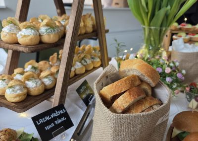 catering Keszthely, catering szolgáltatás Keszthely, rendezvény catering Keszthely, esküvő catering Keszthely, hidegtál rendelés Keszthely, céges catering Keszthely, reggeli catering Keszthely, finger food catering, prémium catering Zala megye, kávészünet catering, rendezvényszervezés Keszthely, sütemény rendelés Keszthely, brunch catering, esküvői vacsora catering, party falatok Keszthely, kanapé szendvics rendelés, rendezvény étkeztetés, kávéház catering, catering Balaton, balatoni catering szolgáltatás, kitelepülés rendezvényre, desszert catering, catering cégek Keszthely, családi rendezvény catering, üzleti reggeli catering