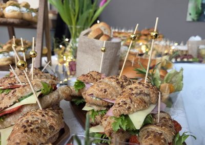 catering Keszthely, catering szolgáltatás Keszthely, rendezvény catering Keszthely, esküvő catering Keszthely, hidegtál rendelés Keszthely, céges catering Keszthely, reggeli catering Keszthely, finger food catering, prémium catering Zala megye, kávészünet catering, rendezvényszervezés Keszthely, sütemény rendelés Keszthely, brunch catering, esküvői vacsora catering, party falatok Keszthely, kanapé szendvics rendelés, rendezvény étkeztetés, kávéház catering, catering Balaton, balatoni catering szolgáltatás, kitelepülés rendezvényre, desszert catering, catering cégek Keszthely, családi rendezvény catering, üzleti reggeli catering