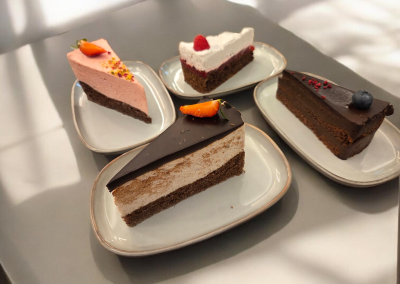 mentes torta Keszthely, gluténmentes torta Keszthely, tejmentes torta Keszthely, cukormentes torta Keszthely, lisztmentes torta Keszthely, mentes cukrászda Keszthely, allergénmentes torta Keszthely, gluténmentes cukrászda Balaton, tejmentes desszert Keszthely, cukormentes desszert Keszthely, egyedi mentes torta, születésnapi mentes torta, gluténmentes születésnapi torta, tejmentes születésnapi torta, cukormentes születésnapi torta, mentes édességek Keszthely, gluténmentes sütemény Keszthely, tejmentes sütemény Keszthely, cukormentes sütemény Keszthely, egészségtudatos desszertek, prémium mentes torták, mentes desszertek Balaton, diétás torta Keszthely, gluténmentes édességek Balaton, saját készítésű mentes torták