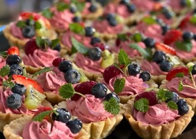 catering Keszthely, catering szolgáltatás Keszthely, rendezvény catering Keszthely, esküvő catering Keszthely, hidegtál rendelés Keszthely, céges catering Keszthely, reggeli catering Keszthely, finger food catering, prémium catering Zala megye, kávészünet catering, rendezvényszervezés Keszthely, sütemény rendelés Keszthely, brunch catering, esküvői vacsora catering, party falatok Keszthely, kanapé szendvics rendelés, rendezvény étkeztetés, kávéház catering, catering Balaton, balatoni catering szolgáltatás, kitelepülés rendezvényre, desszert catering, catering cégek Keszthely, családi rendezvény catering, üzleti reggeli catering