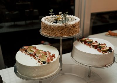esküvői torta Keszthely, esküvő torta Keszthely, menyasszonyi torta Keszthely, esküvői torta rendelés Keszthely, egyedi esküvői torta Keszthely, prémium esküvői torta Keszthely, modern esküvői torta Keszthely, klasszikus esküvői torta Keszthely, több emeletes esküvői torta Keszthely, esküvői torta Balaton, balatoni esküvő torta, esküvői desszert Keszthely, esküvői sweet table Keszthely, esküvői torta árak Keszthely, esküvői torta rendelés Balaton, menyasszonyi torta rendelés, esküvői torta készítés, egyedi torta esküvőre Keszthely, esküvői torta ötletek, romantikus esküvői torta, minimalista esküvői torta, virágdíszes esküvői torta, torta esküvőre Keszthely, esküvői catering torta Keszthely