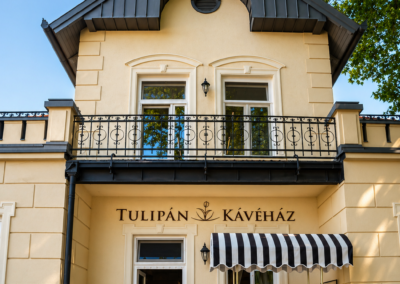 sütemény Keszthely, házi sütemény, friss sütemény, kézműves sütemény, cukrászsütemény, desszert Keszthely, kávé és sütemény, torta Keszthely, egyedi torta, tortarendelés, tortarendelés Keszthely, születésnapi torta, alkalmi torta, gyerektorta, esküvői torta, tortaszelet, mentes torta, gluténmentes torta, cukormentes torta, fagylalt Keszthely, házi fagylalt, kézműves fagylalt, fagyi Keszthely, jégkrém helyett házi fagylalt, cukrászda Keszthely, kávéház Keszthely, Tulipán Kávéház, Tulipán Kávéház Keszthely, házi desszertek, prémium desszertek, minőségi sütemények, kávézó Keszthely, reggeli Keszthely, brunch Keszthely, kávézó sütemények, Balaton desszert, Balaton fagylalt, Keszthely torta, Keszthely fagylalt, Keszthely sütemény, egyedi torta Keszthely, házi sütemény Keszthely, kézműves torta, minőségi torták, finom sütemények Keszthely